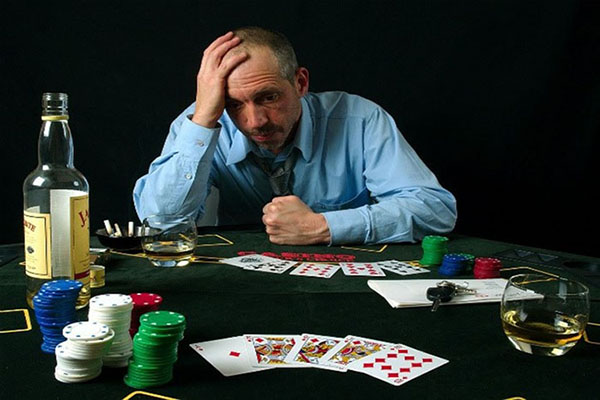 poker face – và những kỹ năng chơi poker chuyên nghiệp